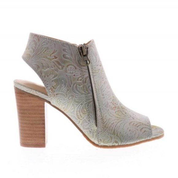 Sbicca Silver Floral Embossed Heels w/ Wooden Heel - Picture 2 of 5